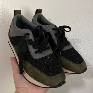 Joyfolie new whiteout box.  Size 4 youth.